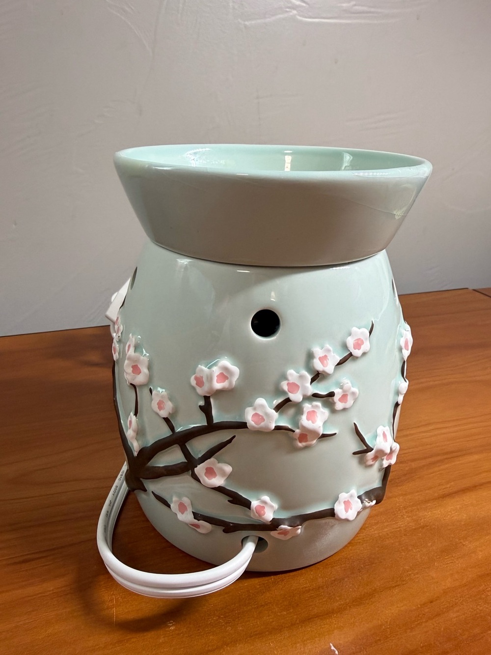 Cherry Blossom Scentsy Warmer Wax Candle No Box Tested Working - Picture 3 of 5